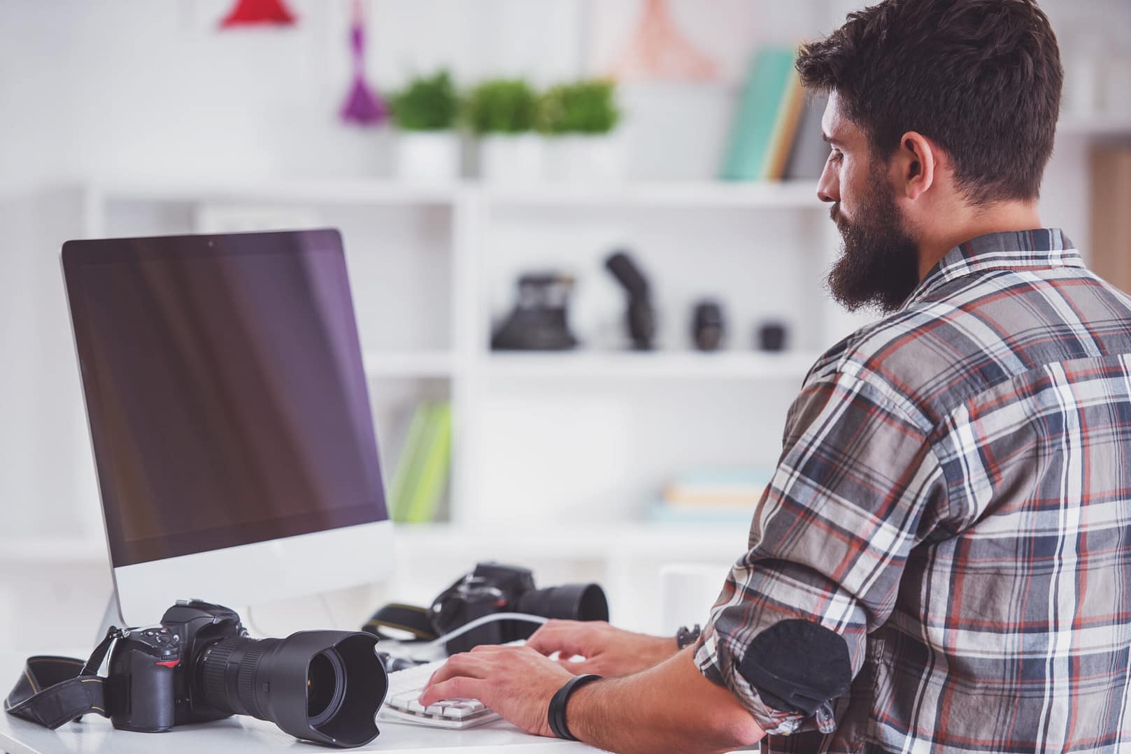 Why Small SEO Freelancers Outperform Big Agencies: The Smart Choice for Business Growth